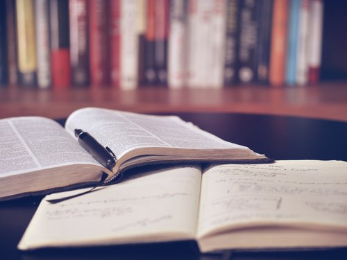 books-bookshelf-education-159621.jpg